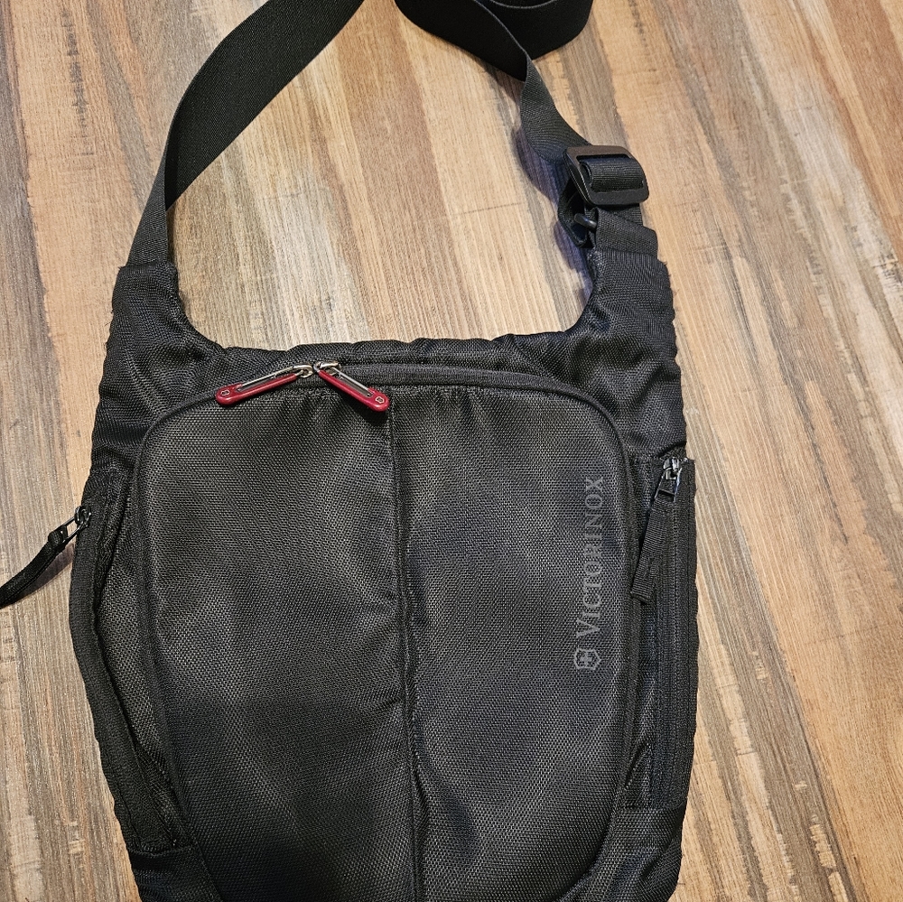 Victorinox Courier Messenger Bag Crossbody Black Good Condition